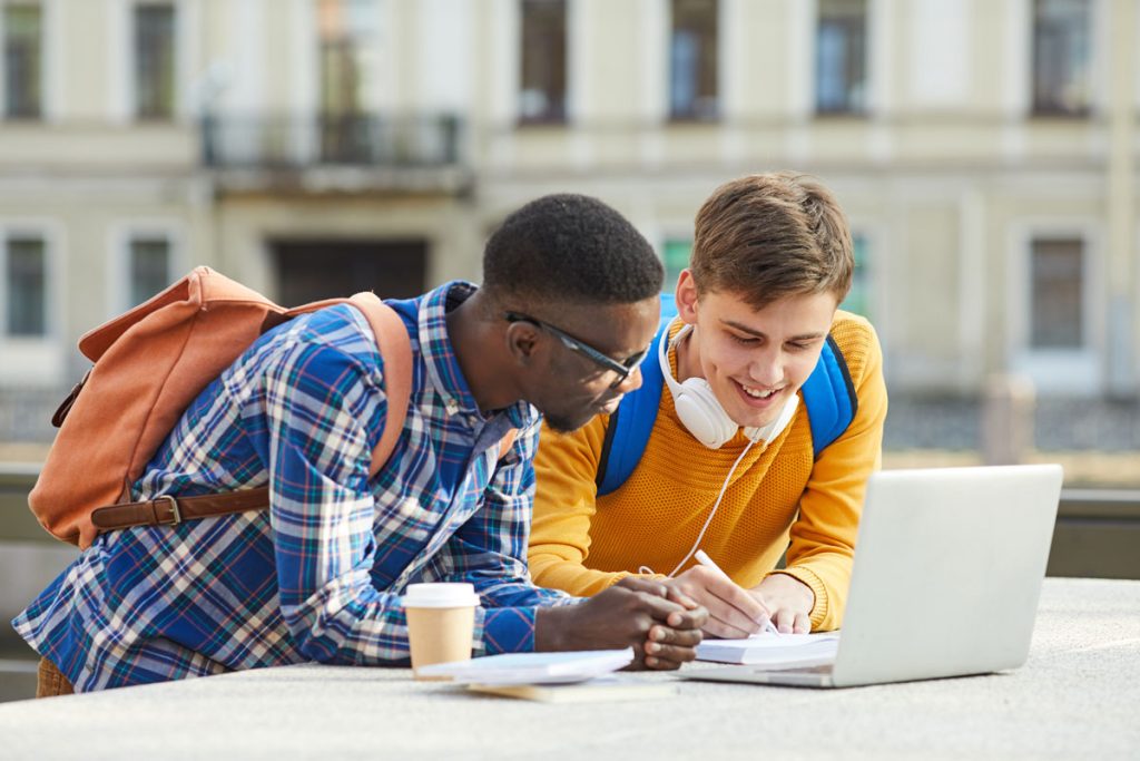 overcoming-difficulties-and-fears-of-studying-abroad صعوبات ومخاوف حول الدراسة في الخارج وطرق التغلب عليه
